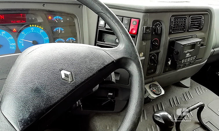 interior Renault Premium 270 DCI Camión Frigorífico con Trampilla