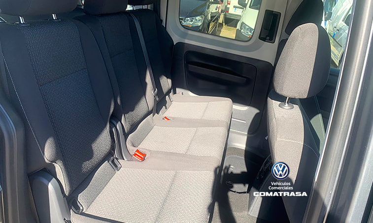 segunda fila asientos VW Caddy Trendline 2.0 TDI 102 CV (7 plazas)