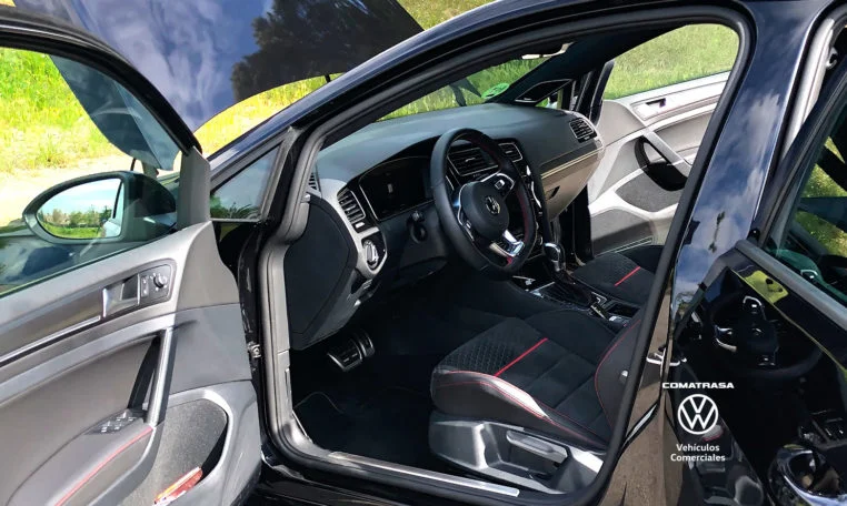 interior Volkswagen Golf GTI Performance DSG
