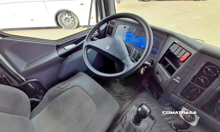 interior cabina Renault 270.18