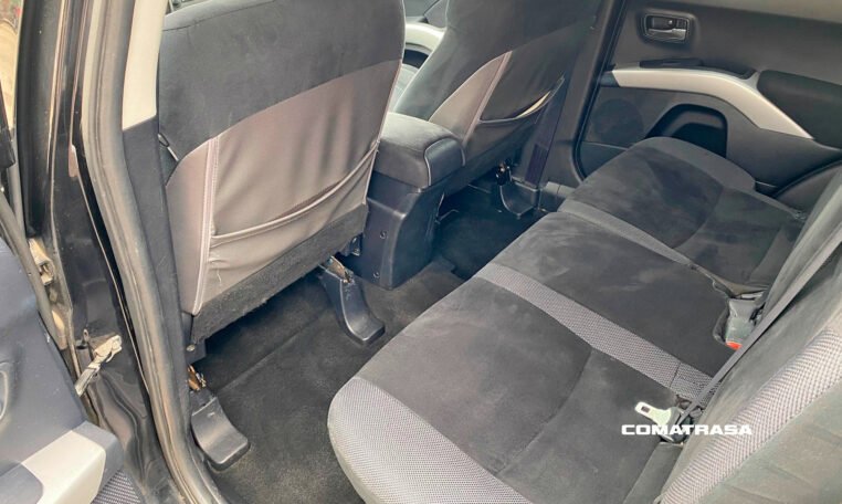 asientos traseros Mitsubishi Outlander Intense