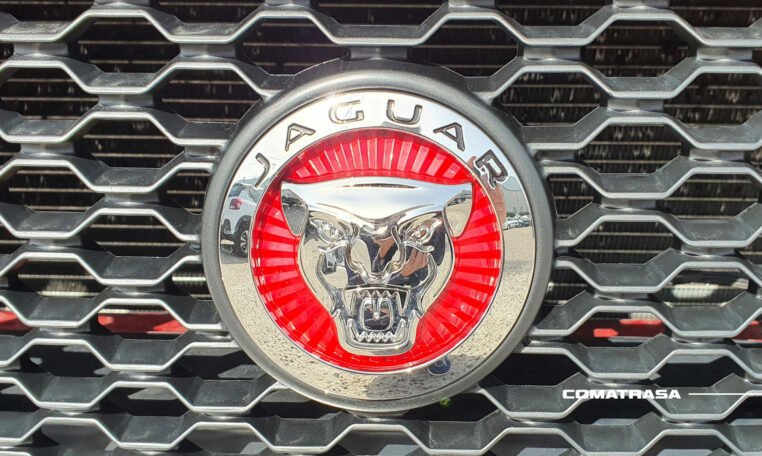 logo parrilla Jaguar XF Prestige