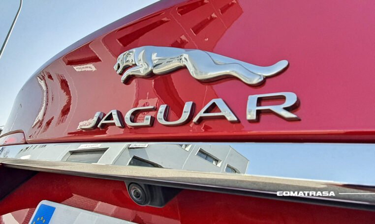 cámara marcha atrás Jaguar XF Prestige