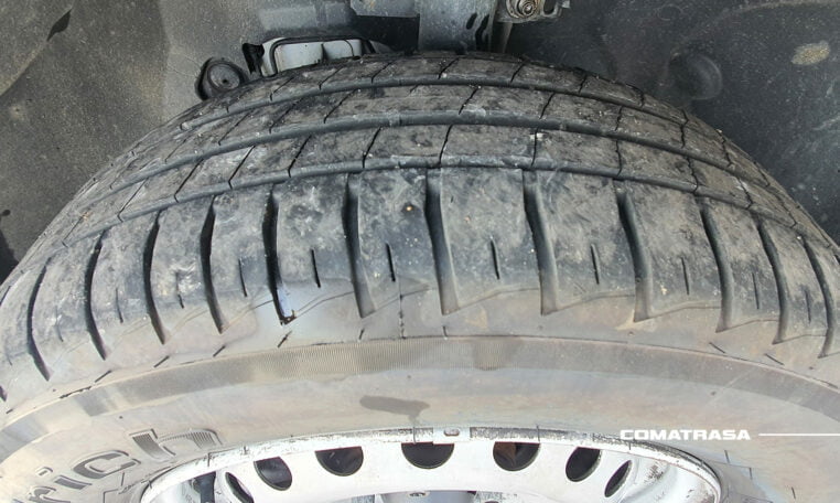 neumáticos delanteros Renault Kangoo