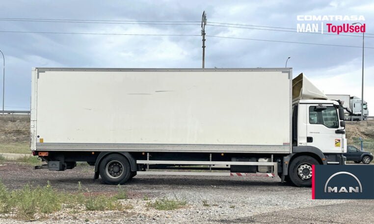 camión caja cerrada MAN TGM 15250