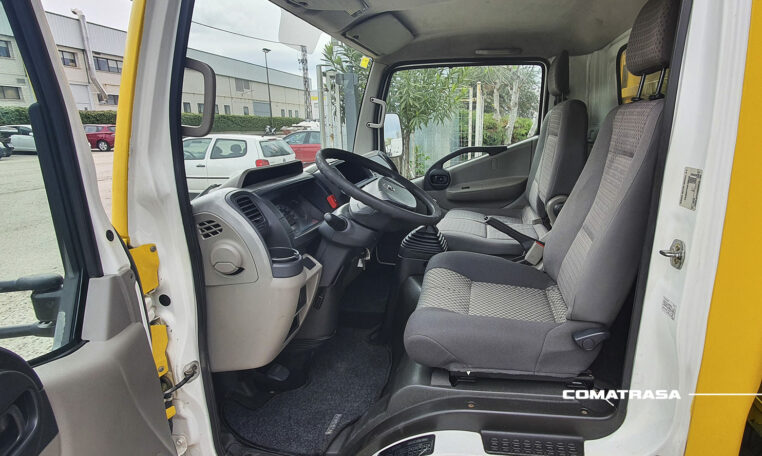 asiento conductor Nissan Cabstar F24