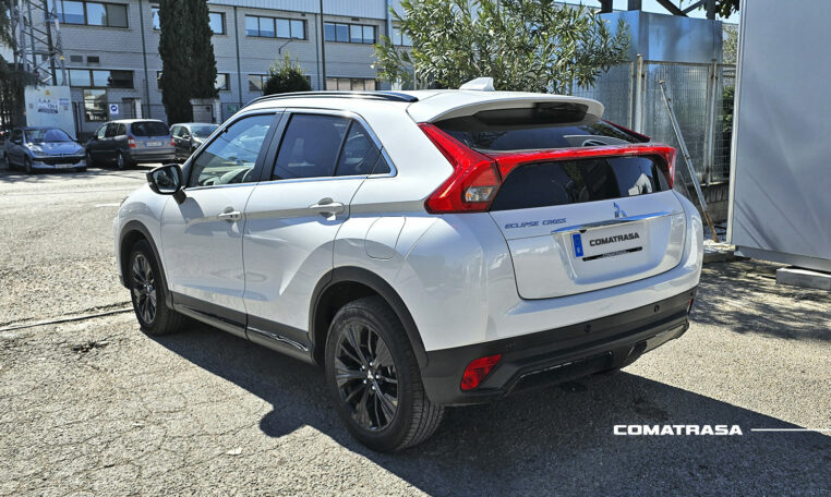 lateral Mitsubishi Eclipse Cross 150T