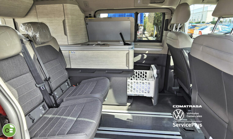 interior Volkswagen California Ocean 2025