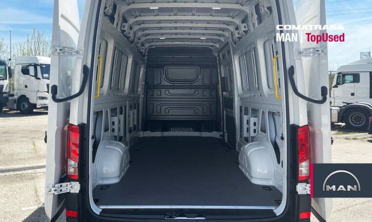 zona de carga MAN TGE 3.180