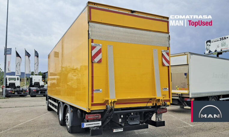 MAN TGS 26.360 con plataforma Dautel