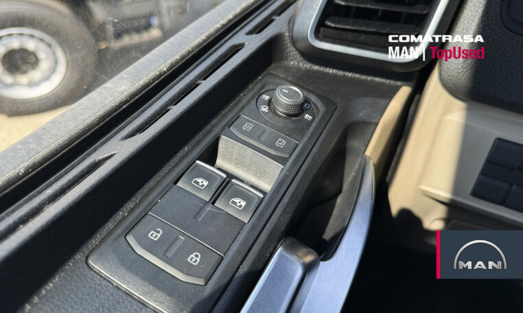 mandos puerta conductor MAN TGX 18.560