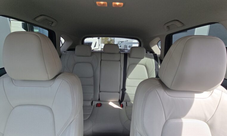 habitáculo Mazda CX-5 Zenith