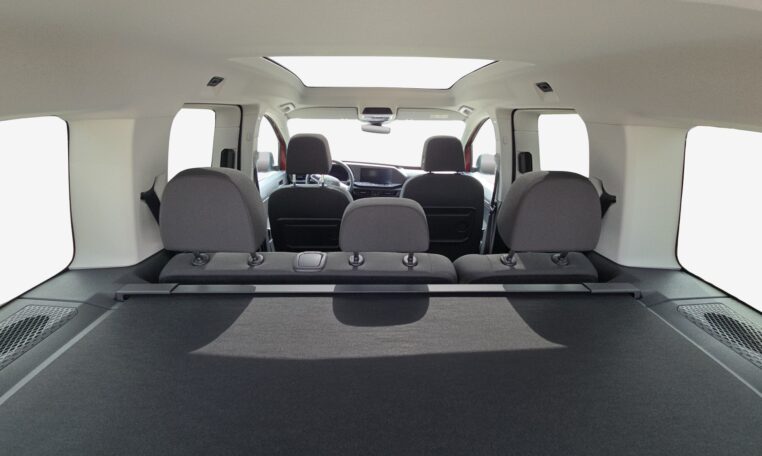habitáculo Volkswagen Caddy Outdoor 1.5 TSi 116 CV DSG (PHEV)